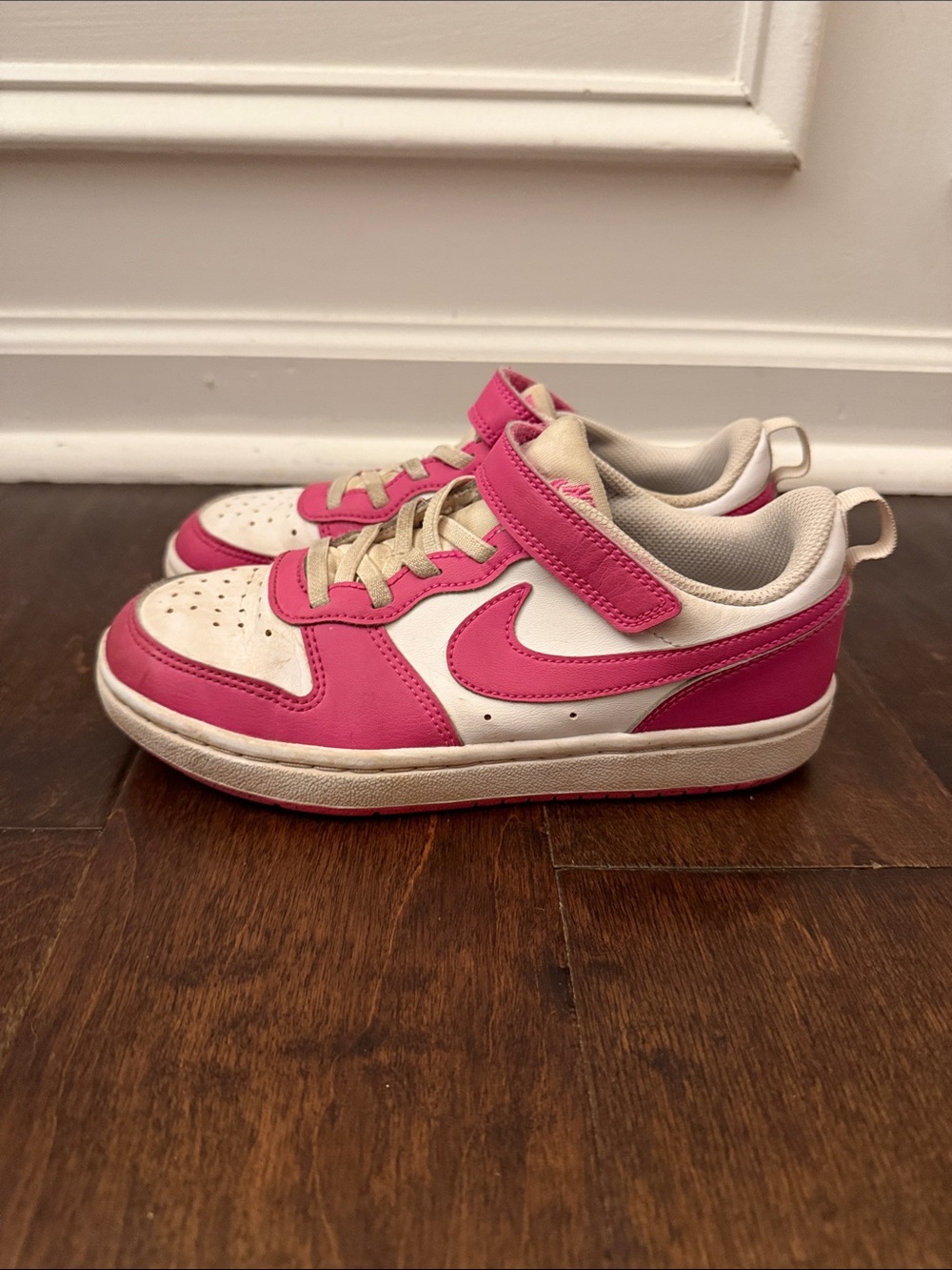 Nike Kids White and Pink Low-Top Velcro Sneakers girls 1